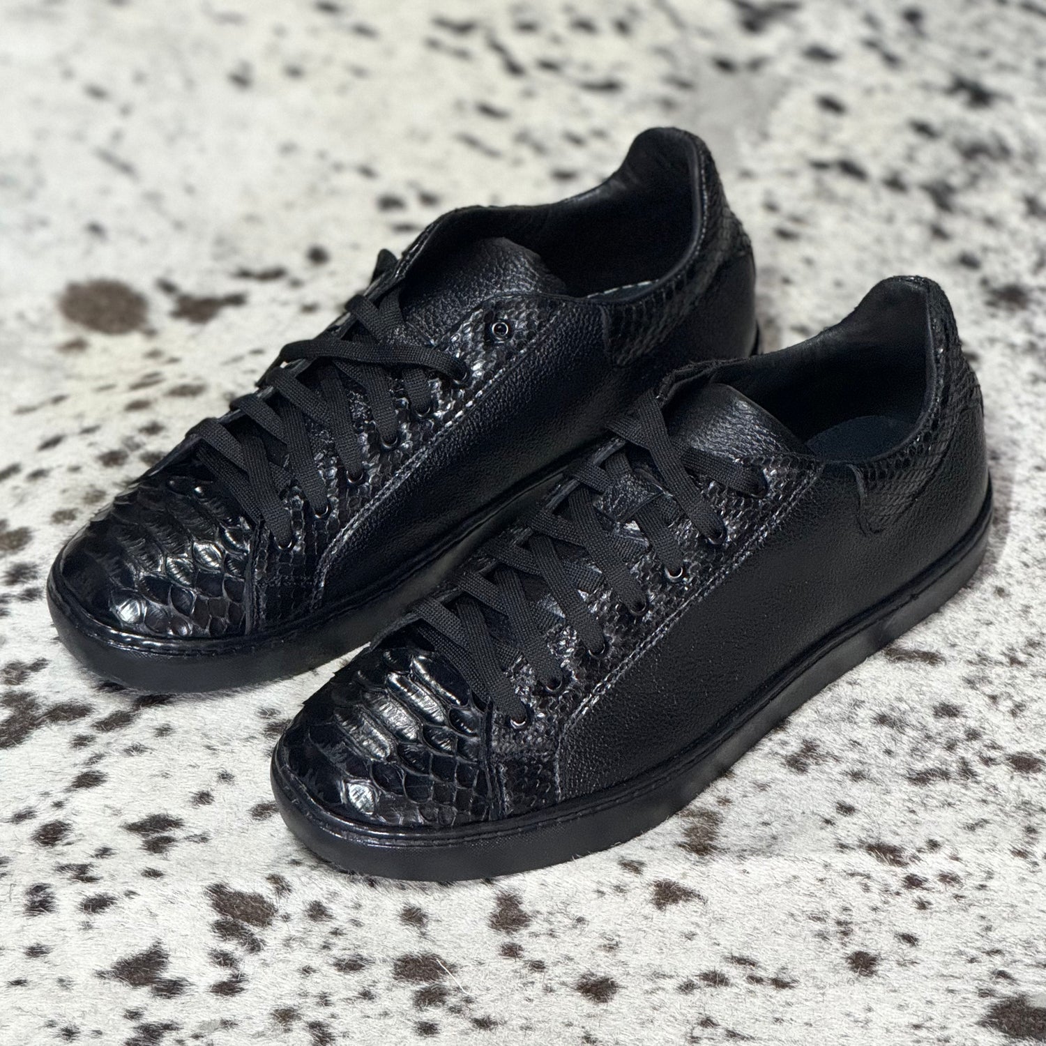 TENNIS PYTHON LUSTRADO BLACK