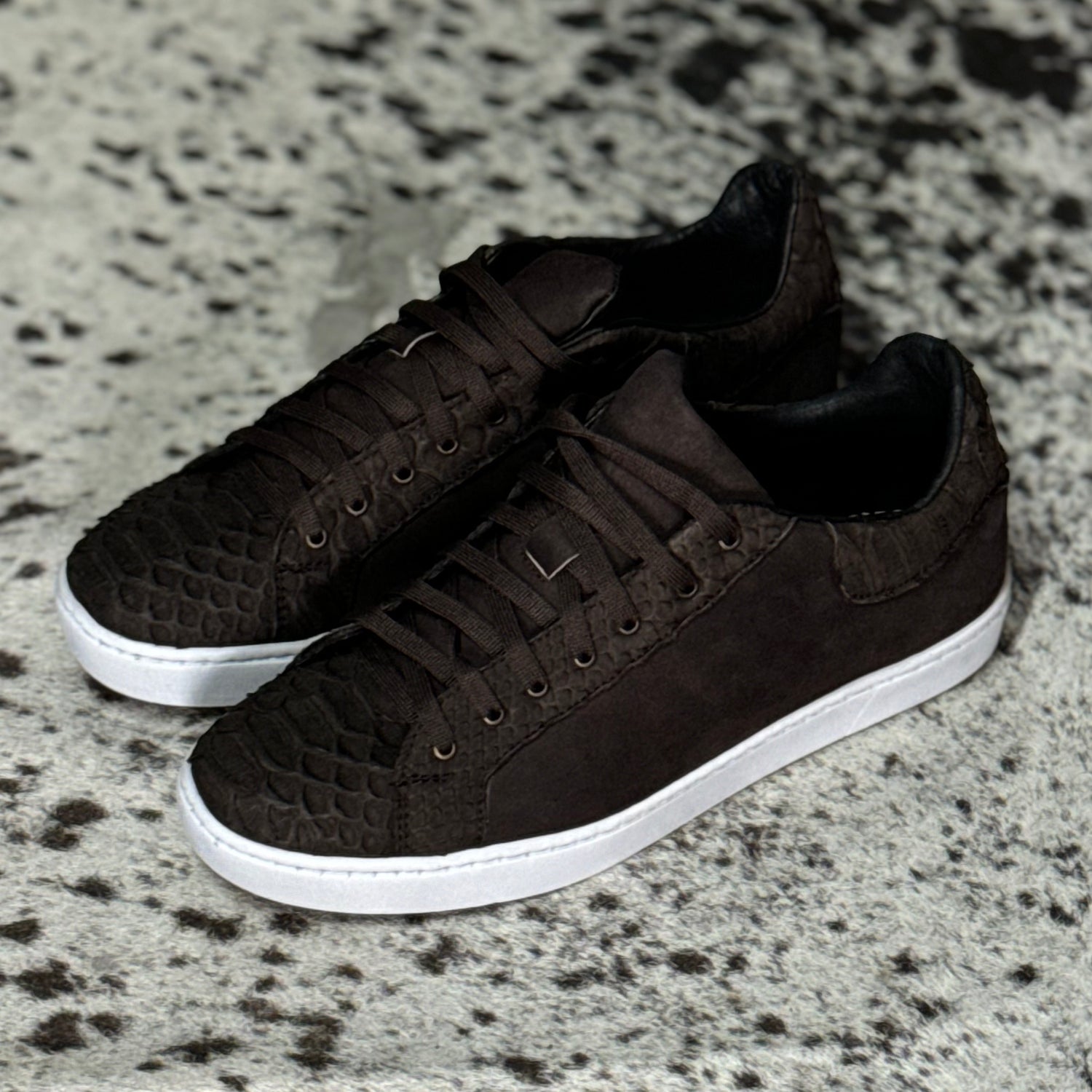 TENNIS PYTHON NOBUCK CAFÉ