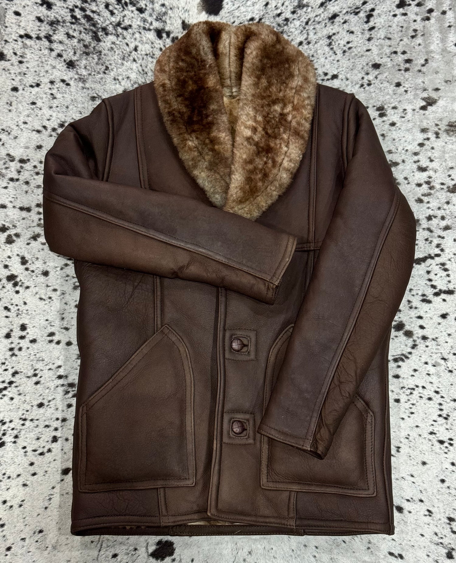 CHAMARRA BORREGO BOTONES TABACO JASPEADA