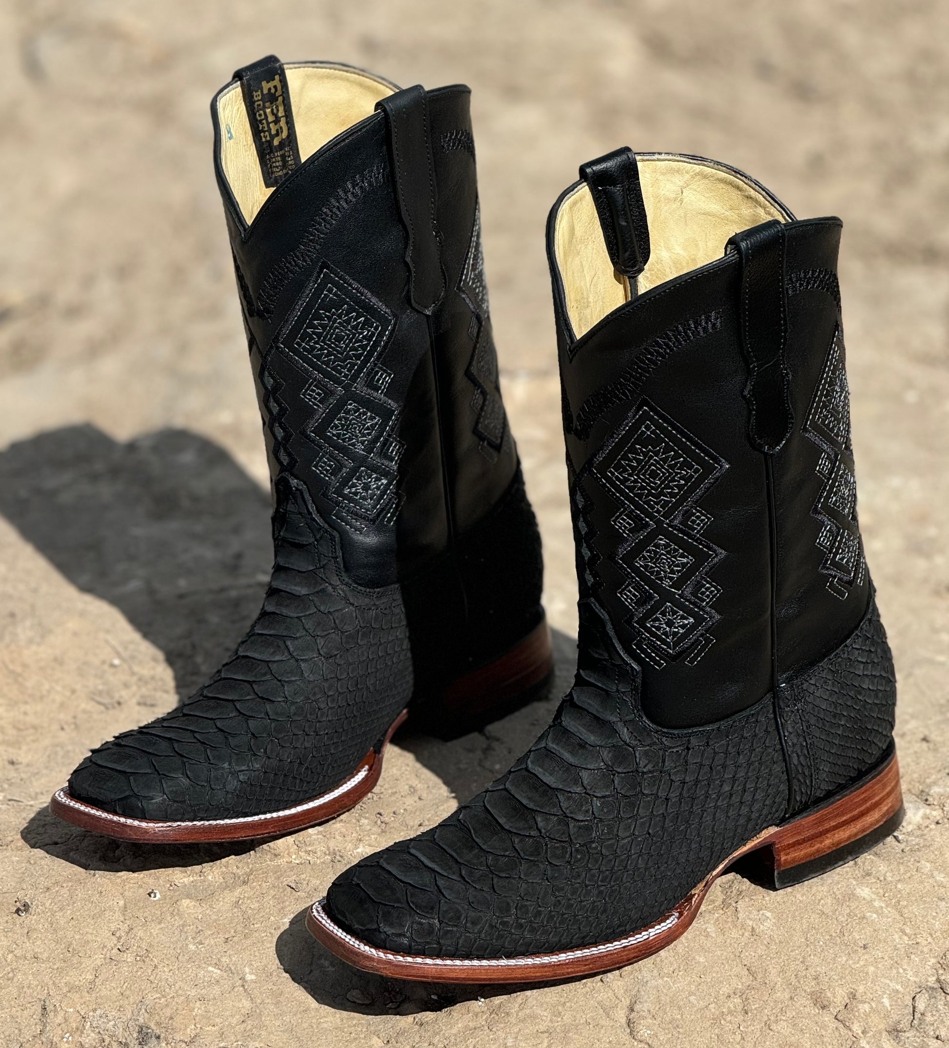 BULL PYTHON NOBUCK BLACK – LAS BOTAS DE ORO
